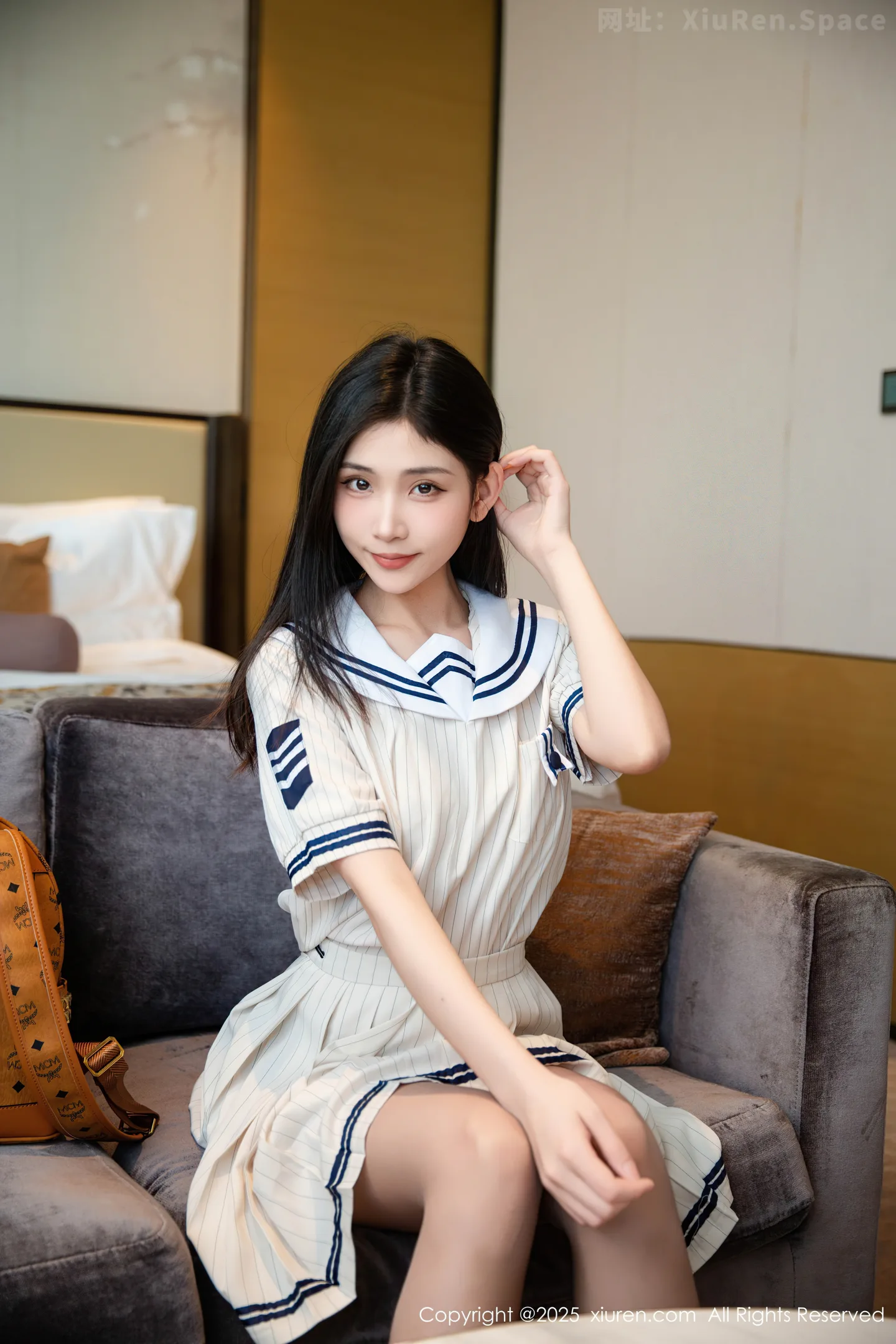 图片[5]-[XiuRen秀人网] VOL.9942 模特刘婷婷性感JK制服露肉色性感内衣配灰丝袜秀完美身材诱惑写真77P-秀人网官方网站